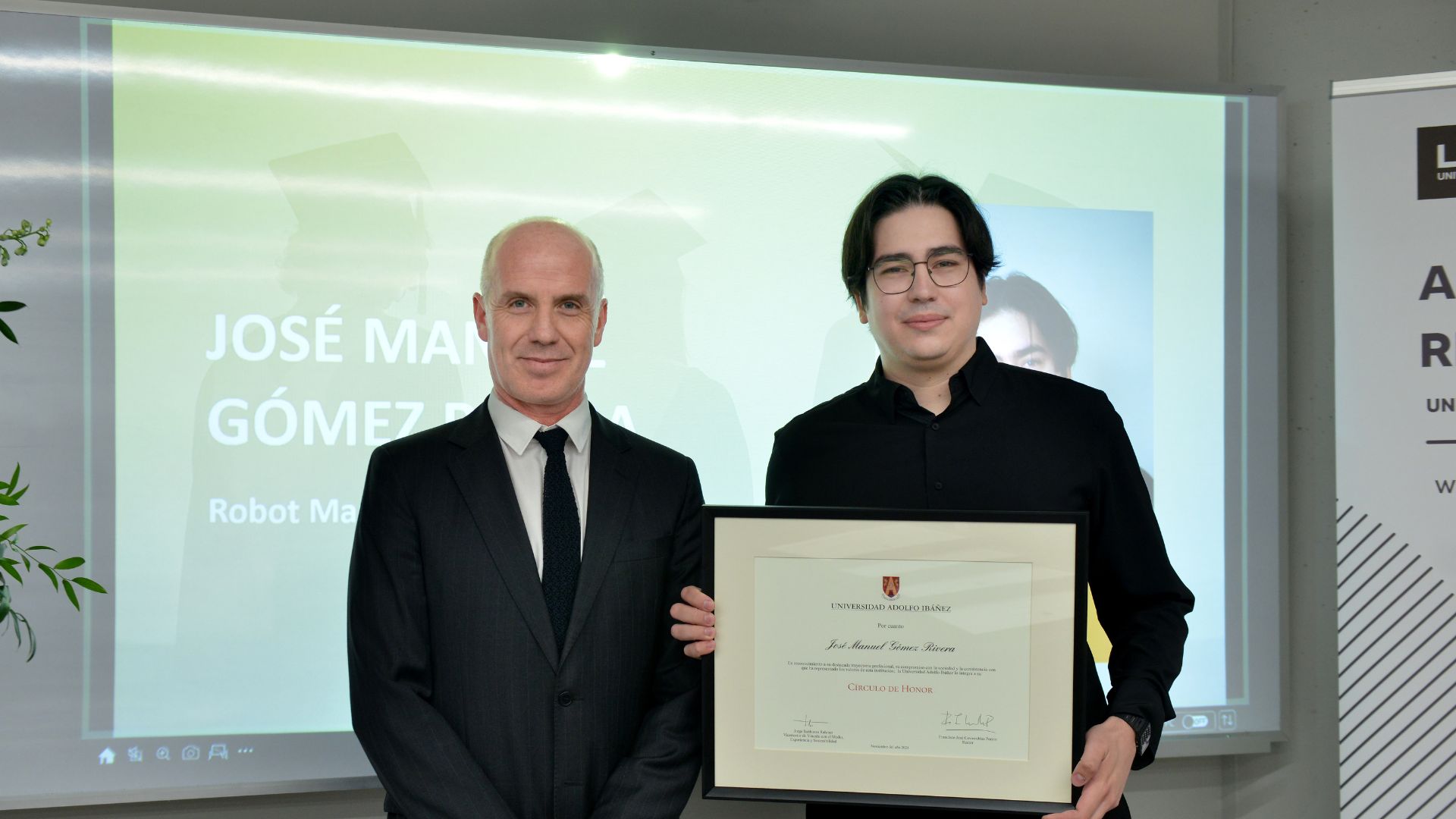 Jos Manuel G mez Premiado Por El C rculo De Honor De La Red De 
